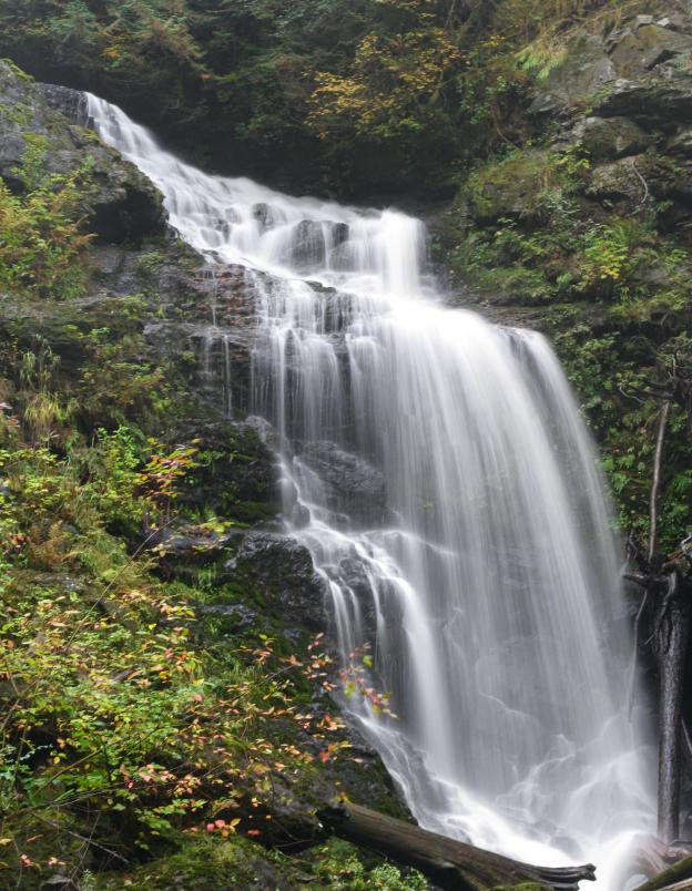 Bottom tier of Hilt Creek Falls